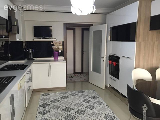 Beyaz mutfak, Halı, Modern mutfak, Mutfak