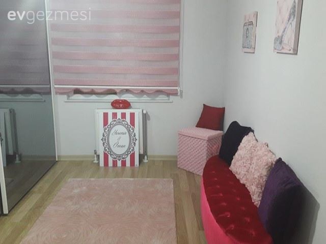 Klasik ve modernin harmanlandığı, avangart stil bir ev dekorasyonu..