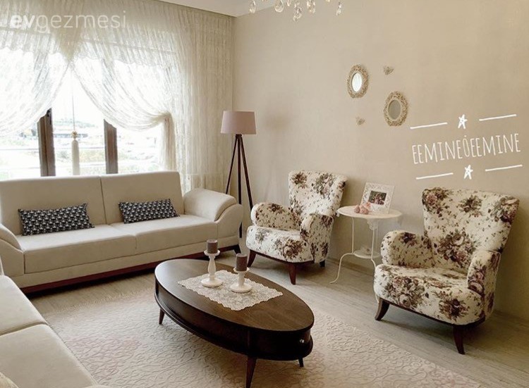 Berjer, Krem, Lambader, Orta sehpa, Perde, Salon, Aydınlatma