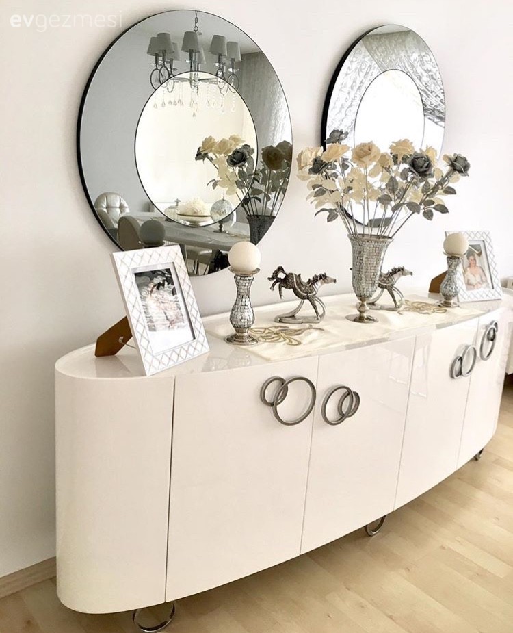 Sıcak ve aydınlık renklerle klasik bir dekor..