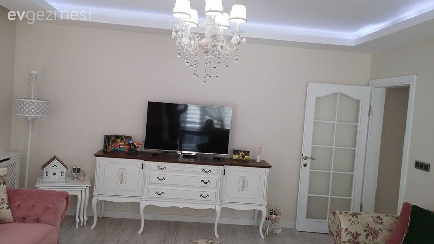 Bahar hanımın klasik ve country esintili, her detayı zevkli evi..