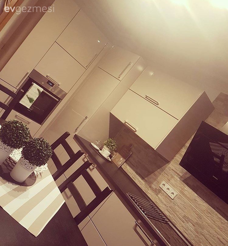 Modern stilde, sıcak ve şık bir ev..