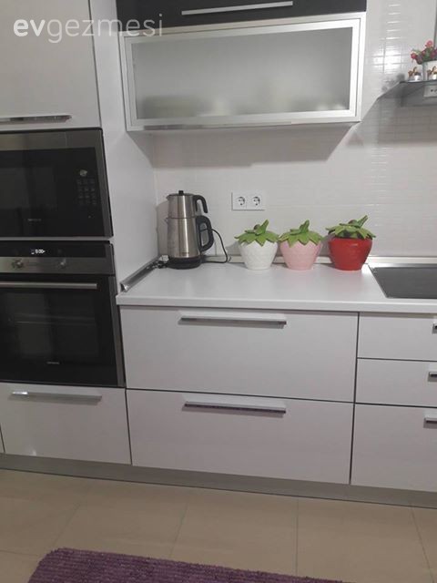 Klasik ve modernin harmanlandığı, avangart stil bir ev dekorasyonu..