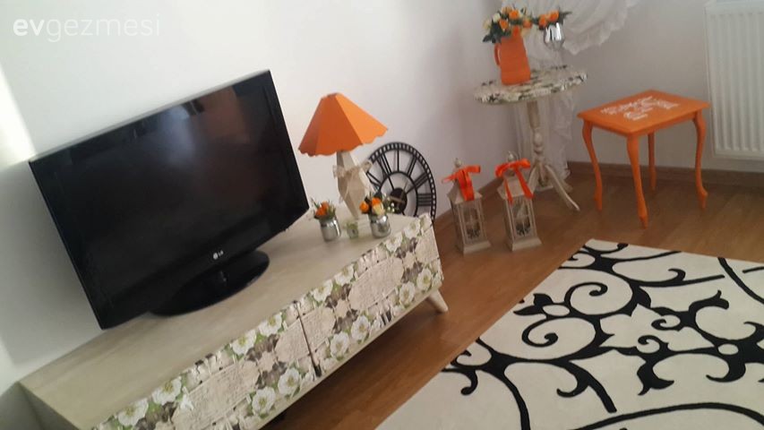 Dekoratif Objeler, Kendin Yap, Mobilya boyama, Oturma Odası, Duvar saati, Turuncu, Tv ünitesi