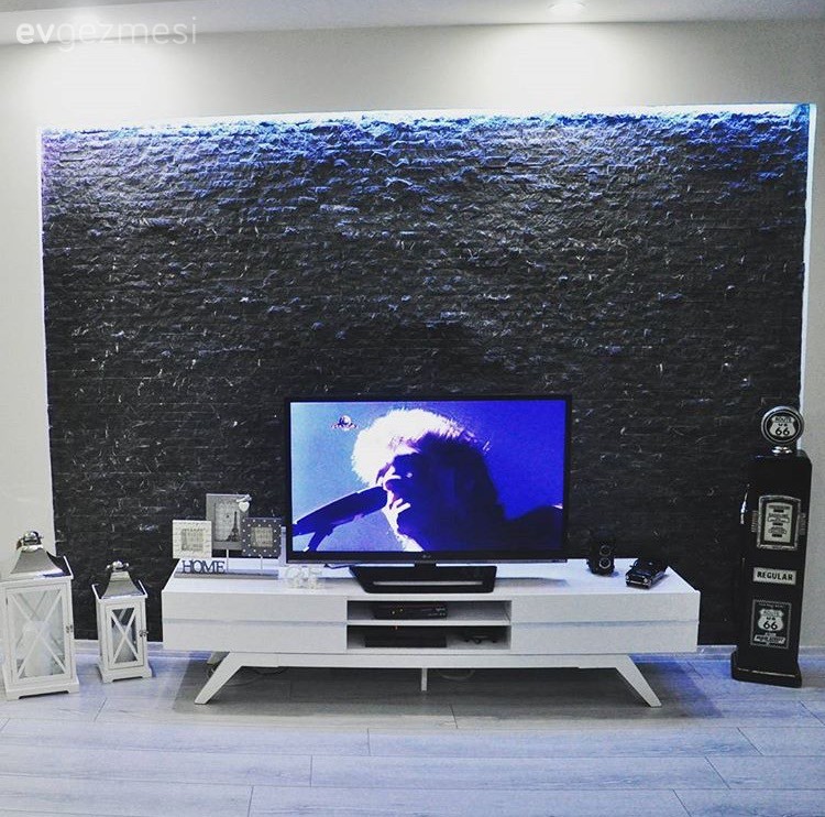 Gözde hanımın siyah, beyaz uyumunda, göz alıcı evi..