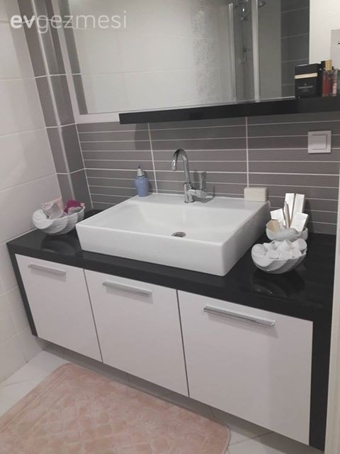 Klasik ve modernin harmanlandığı, avangart stil bir ev dekorasyonu..