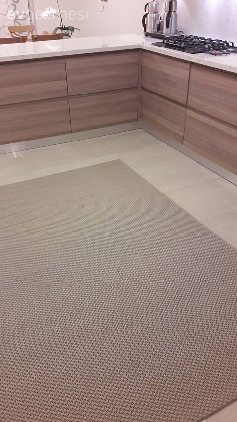 Yeni dekore edilmiş, naturel ve zarif bir mutfak..