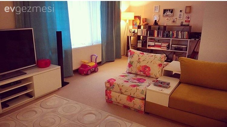 Özgül hanımın enerjik oturma odası..