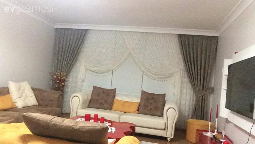 Fadime hanımın sıcak renklerde, samimi ve göz alıcı salonu..