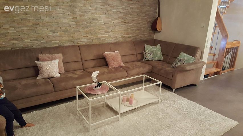 Halı, Kahverengi, Köşe koltuk, Orta sehpa, Salon