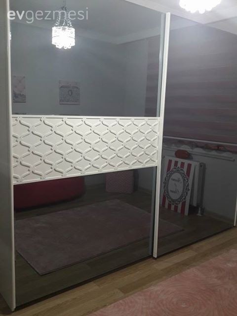 Klasik ve modernin harmanlandığı, avangart stil bir ev dekorasyonu..