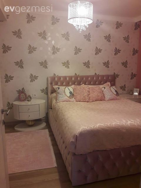 Klasik ve modernin harmanlandığı, avangart stil bir ev dekorasyonu..