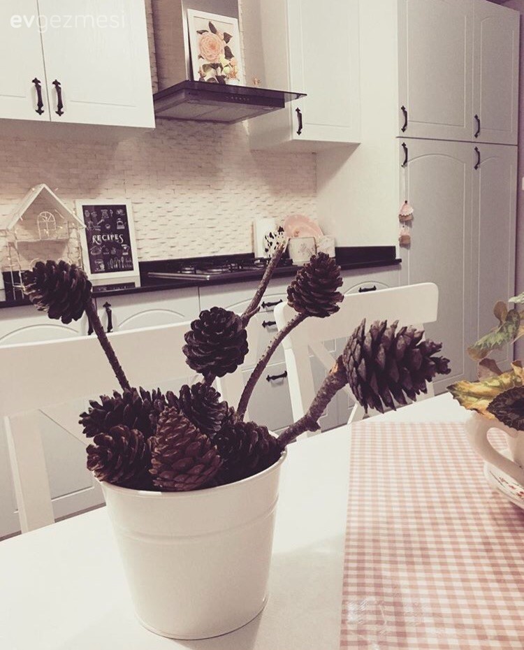 Fulya hanımın her köşesi keyifli detaylarla dolu, huzurlu evi..