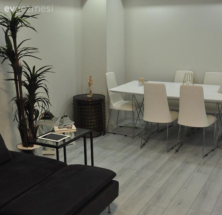 Gözde hanımın siyah, beyaz uyumunda, göz alıcı evi..