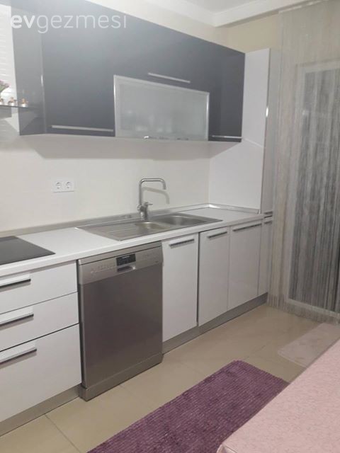 Klasik ve modernin harmanlandığı, avangart stil bir ev dekorasyonu..