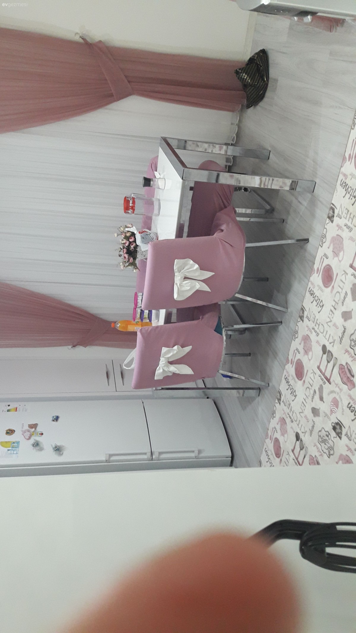 Küçük pembe mutfağım için tablo onerisi