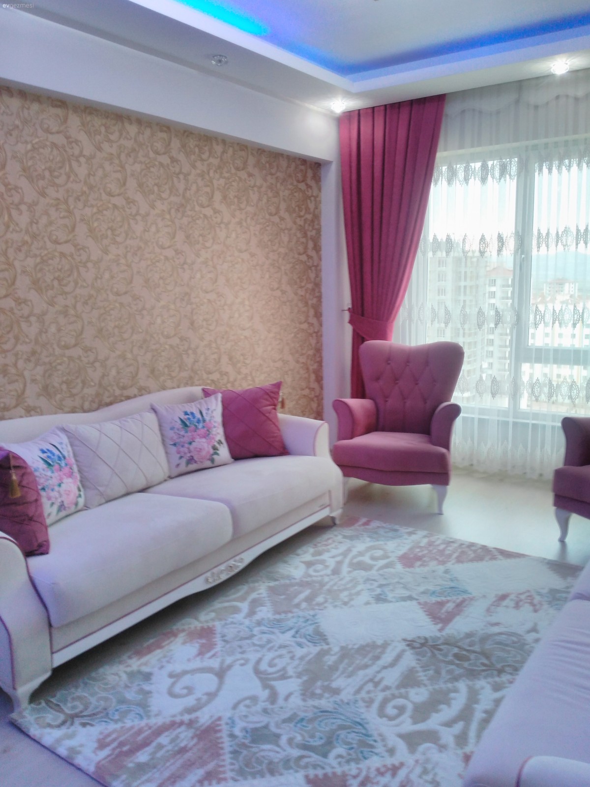 Salonun son hali fon ve perdeden sonra