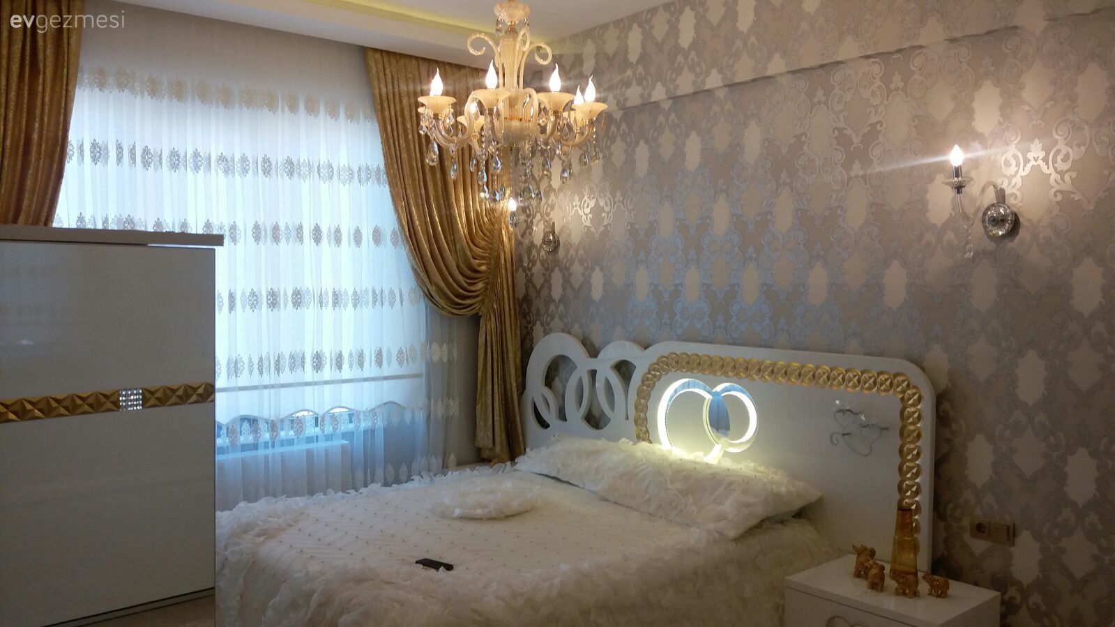 Yatak Odası, Avize, Duvar kağıdı, Yatak örtüsü