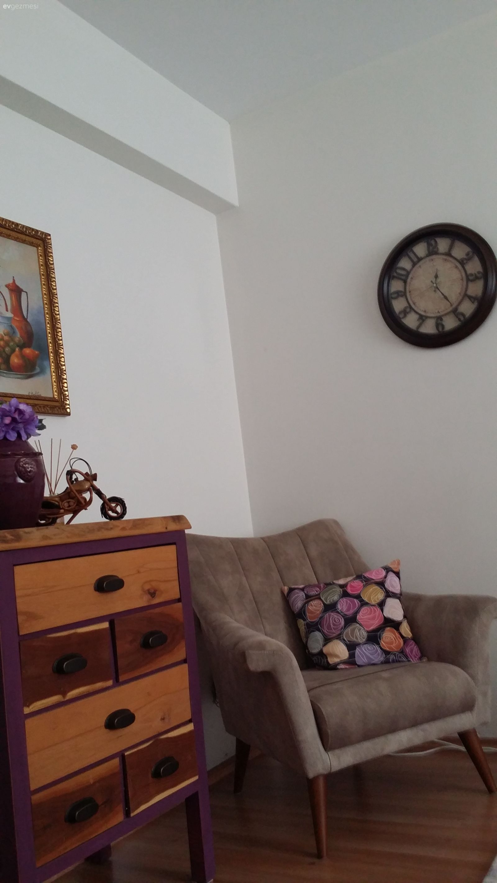 Oturma Odası, Duvar saati