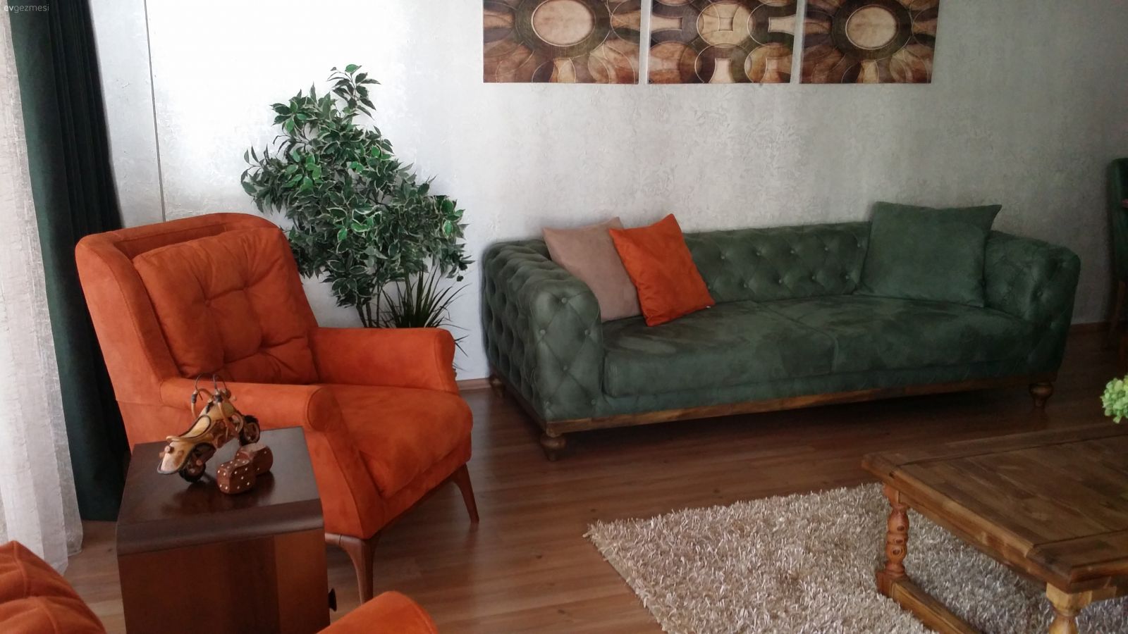 Salon, Orta sehpa, Ahşap Mobilya, Duvar panosu, Yanık turuncu, Turuncu, Berjer
