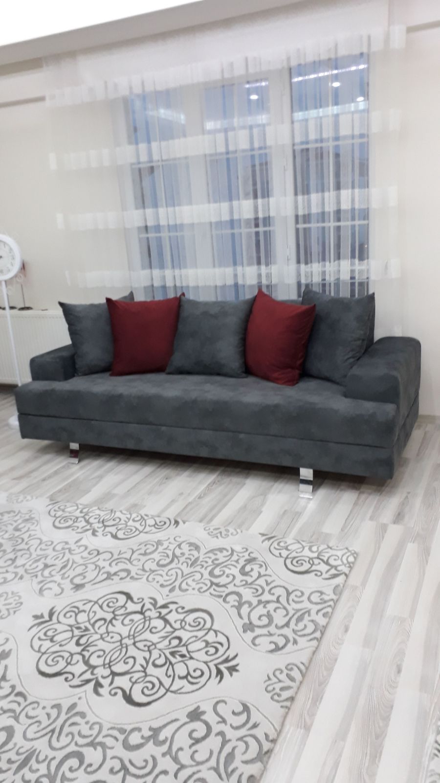 Salonum koltukları yenilendi.