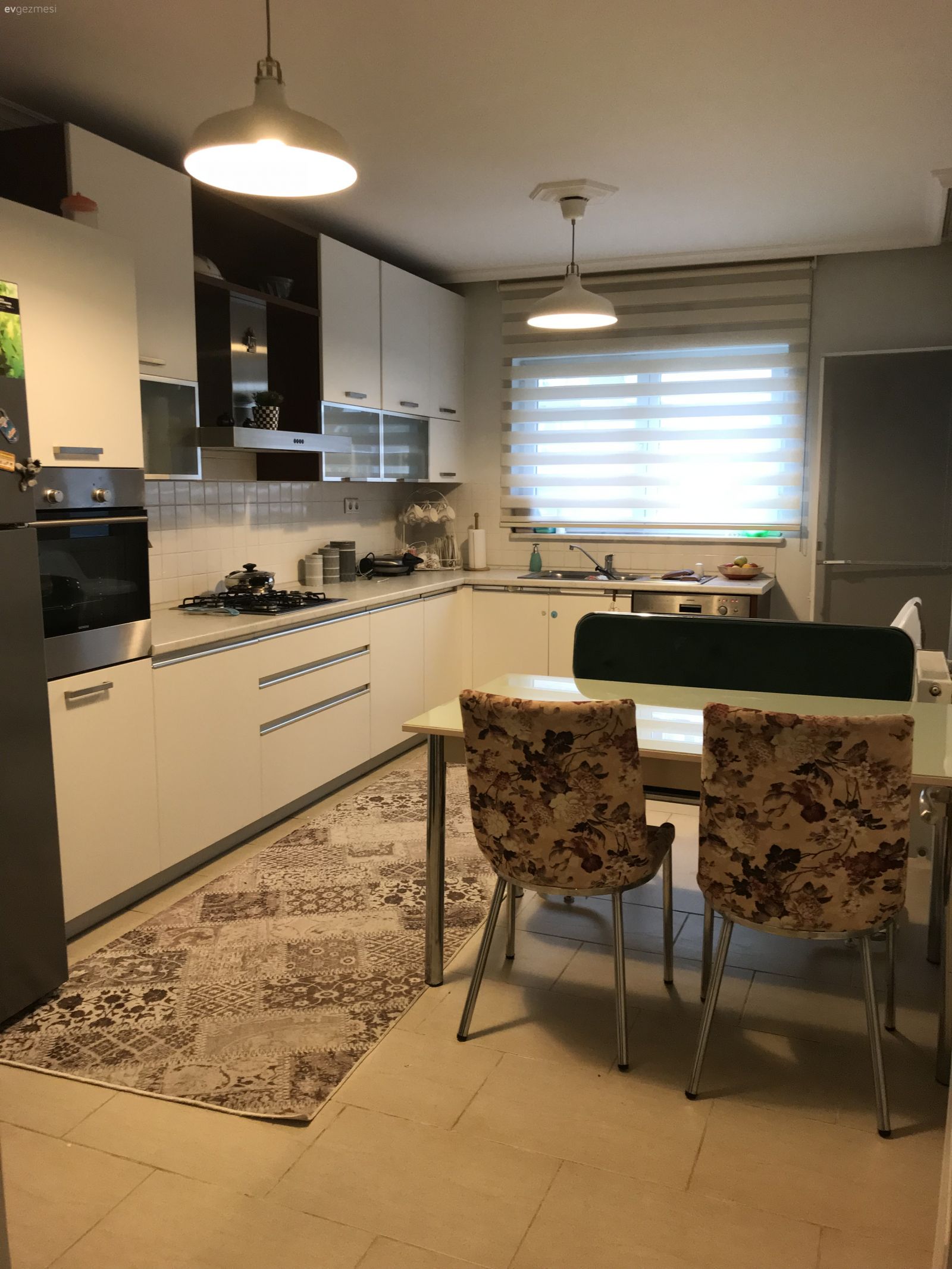 Mutfak masasını ve halısını değiştirmek istiyorum