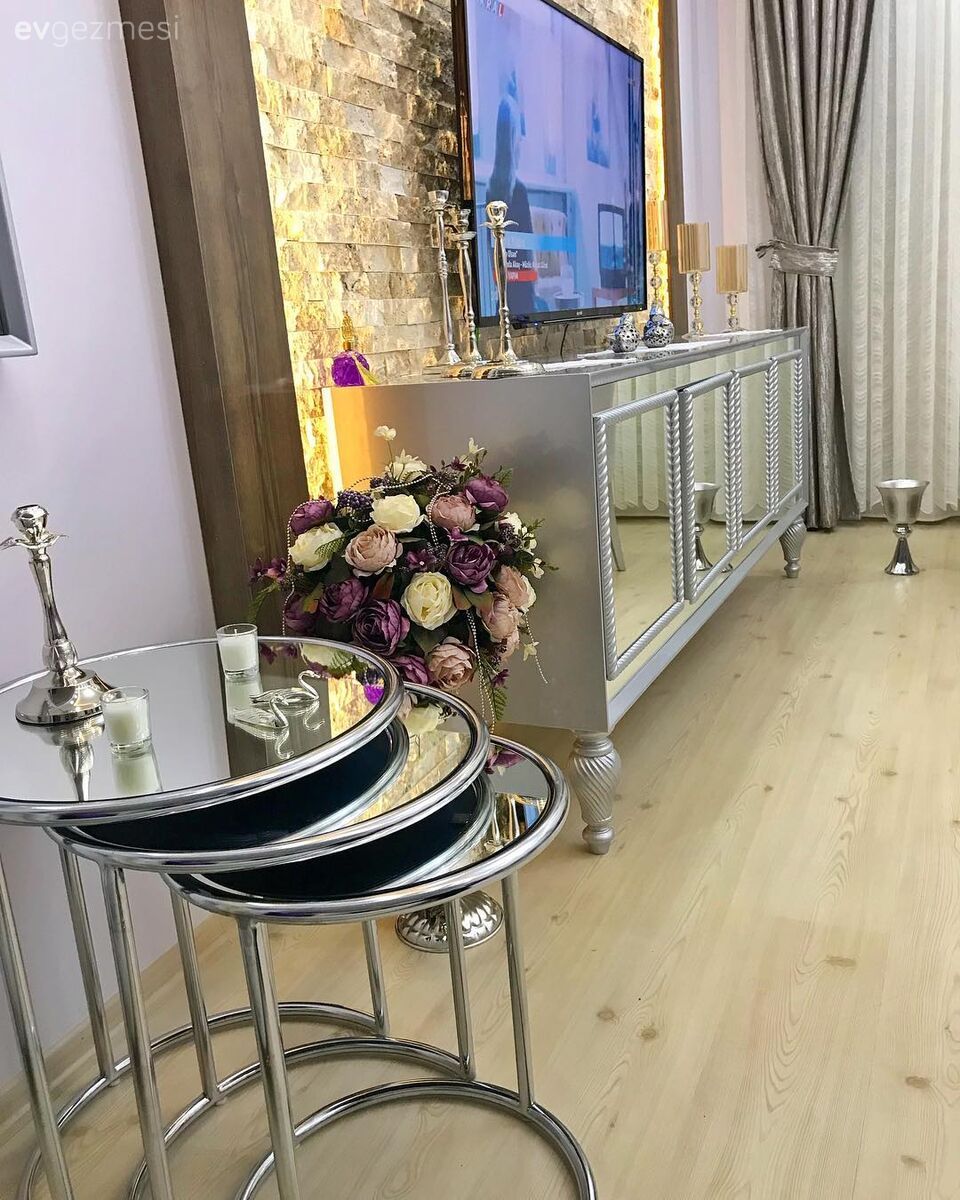 Zigon sehpa, Konsol, Salon, Tv ünitesi, Taş duvar, Led aydınlatma, Aynalı mobilya, Ayna, Yapay çiçekler