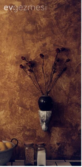 Duvarlarda Göz Alıcı Bir Etki: Yıkanmış Efektiyle Duvar Boyama!