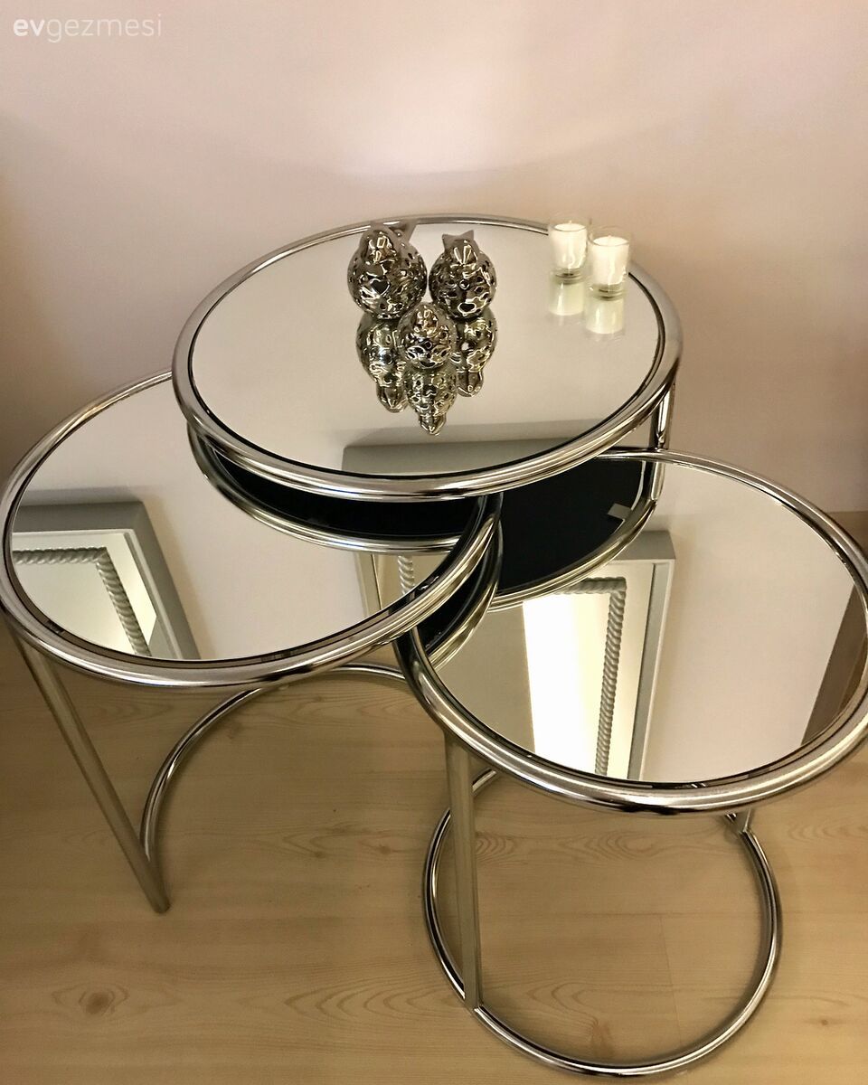 Asil renkler, aynaların ışıltılı şıklığı.. Göz alıcı ve şık bir dekor.