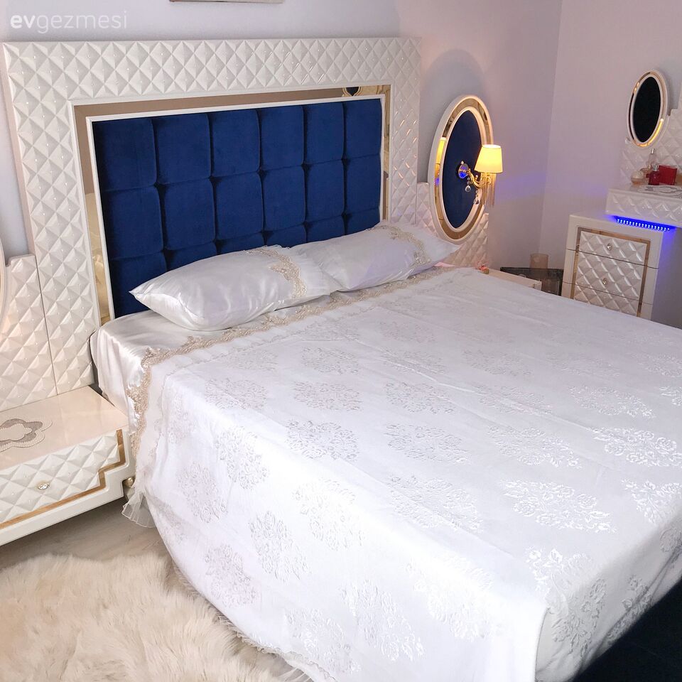 Asil renkler, aynaların ışıltılı şıklığı.. Göz alıcı ve şık bir dekor.