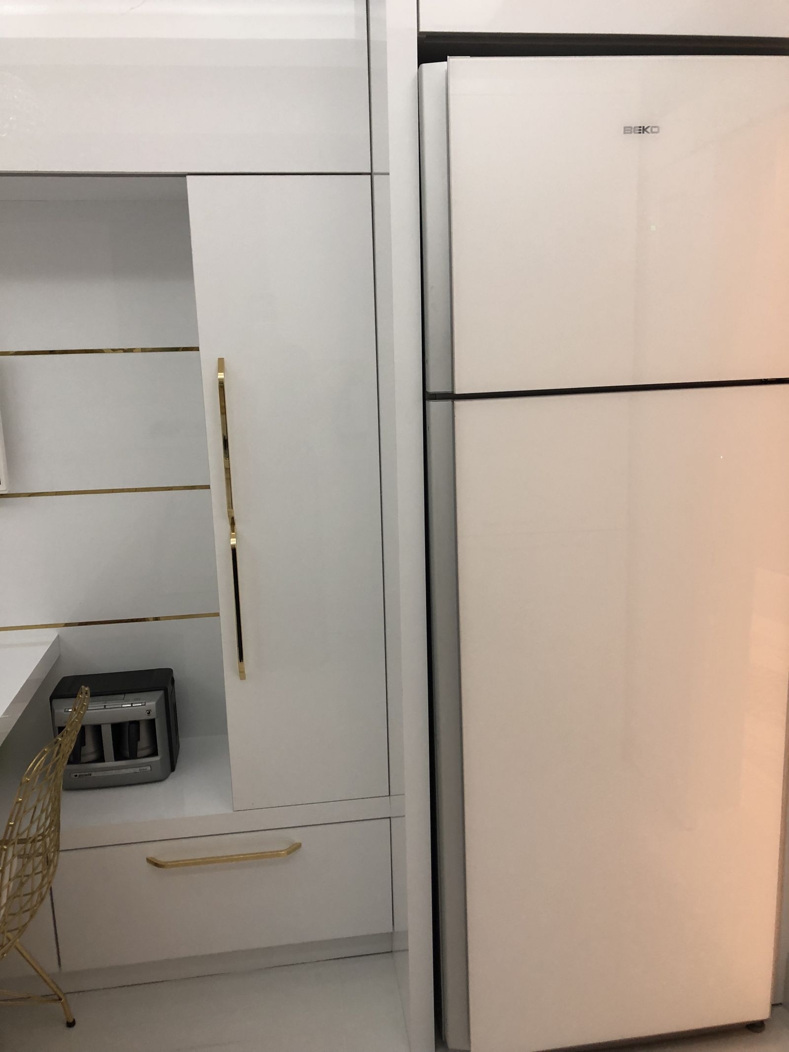 Bu Evde Klasik Detaylar Göz Alıcı Bir Tasarım Oluşturmuş.