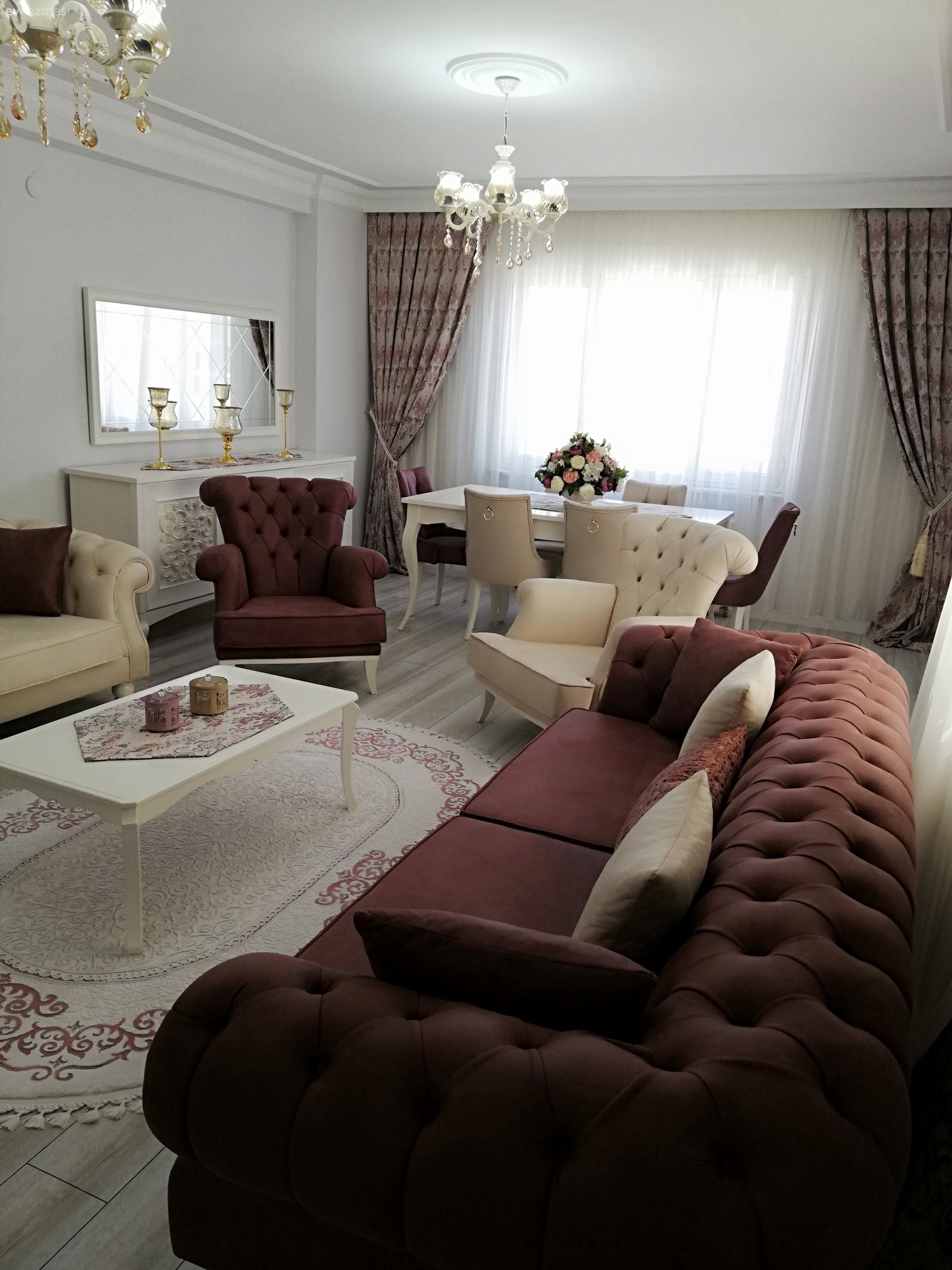 Salon, Simetrik yerleşim, Kahverengi, Fon perde, Yemek Odası, Konsol, Halı, Orta sehpa