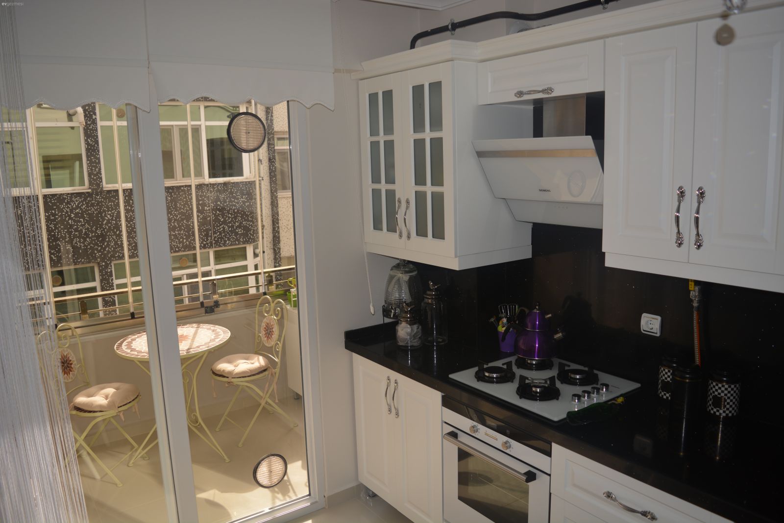 Eşimle birlikte dekore ettiğimiz evimiz..