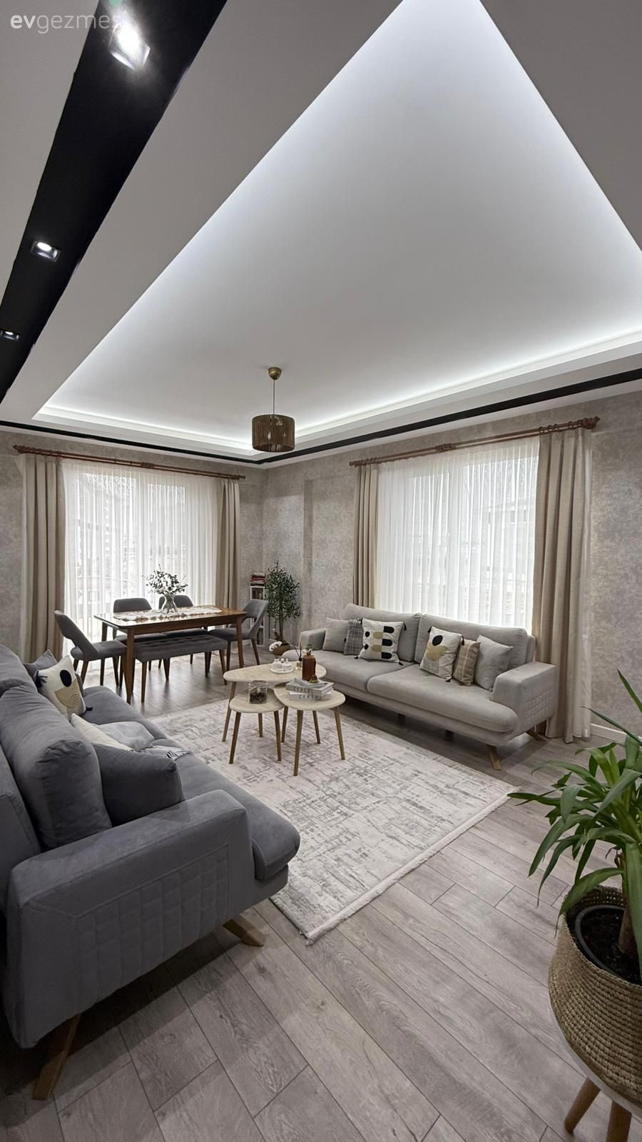 Mutfak, Modern, Gri, Bej, Beyaz, Koltuk takımı, Sandalye, Yemek masası, Halı, Salon halısı, Fon perde, Perde, Tül perde, Parke, Saksı, Ev bitkisi, Spot aydınlatma, Aydınlatma, Led aydınlatma