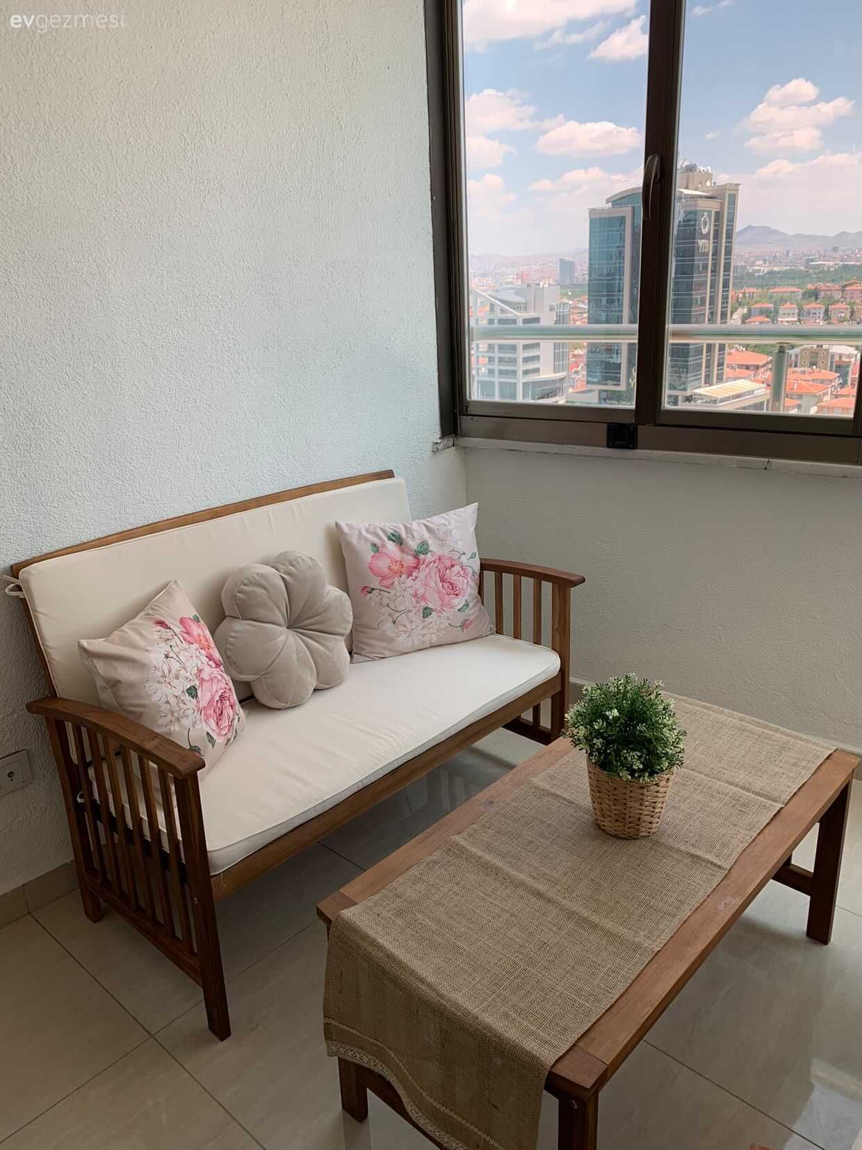 Balkon, Balkon oturma grubu, Balkon masası, Kırlent, Ev tekstili, Ahşap Mobilya