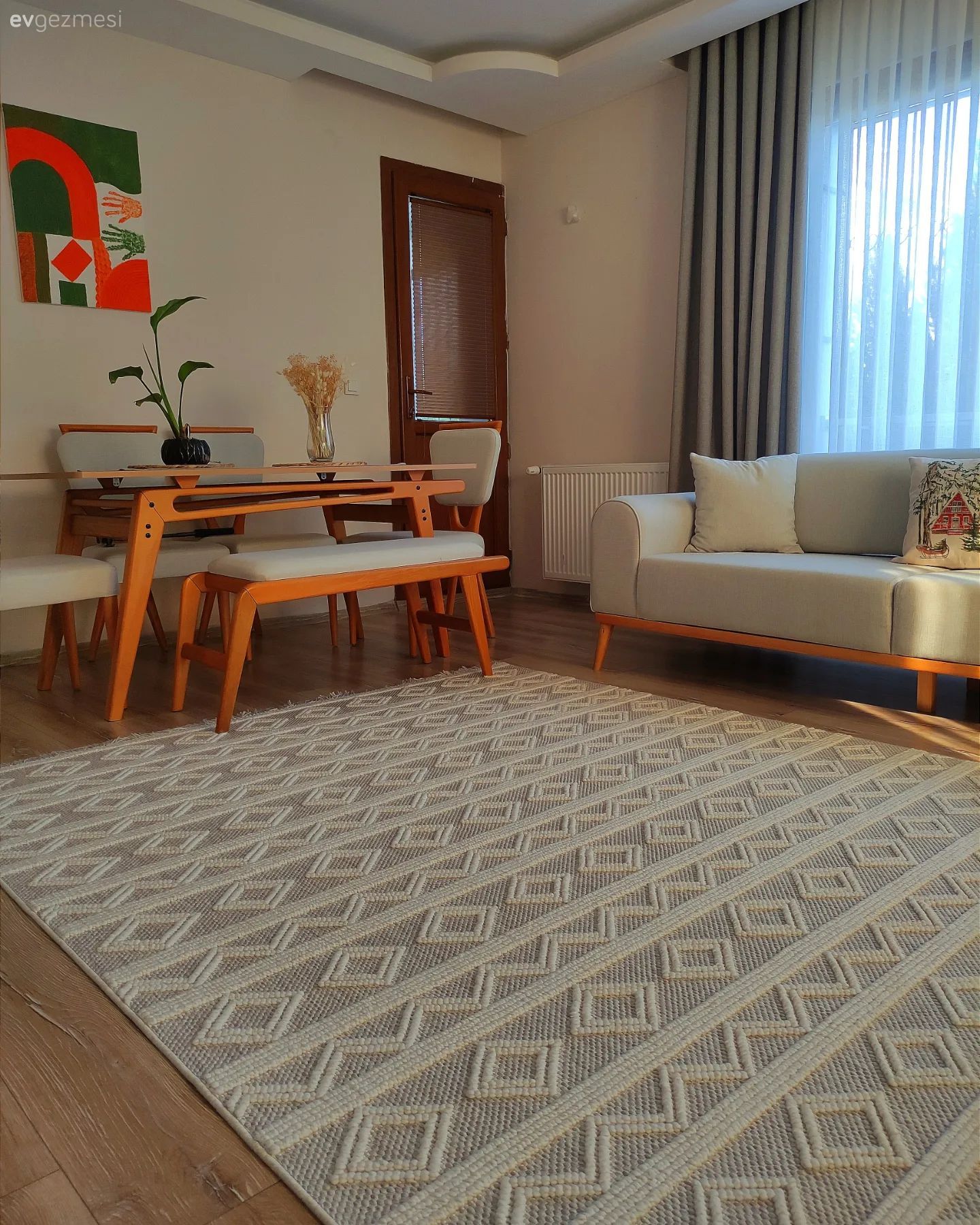 Ev Gezmesi: Modern ve İskandinav Ruhuyla Kuşanmış Bir Salon!