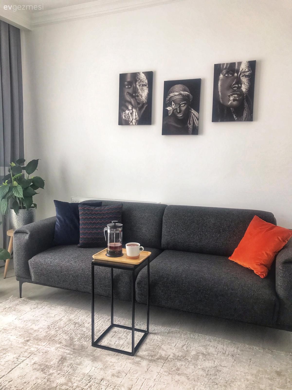 Oturma Odası, Antrasit  , Krem, Gri, Fon perde, Perde, Tül perde, Koltuk takımı, Halı, Tablo, Duvar dekorasyonu, Kırlent, Ev tekstili