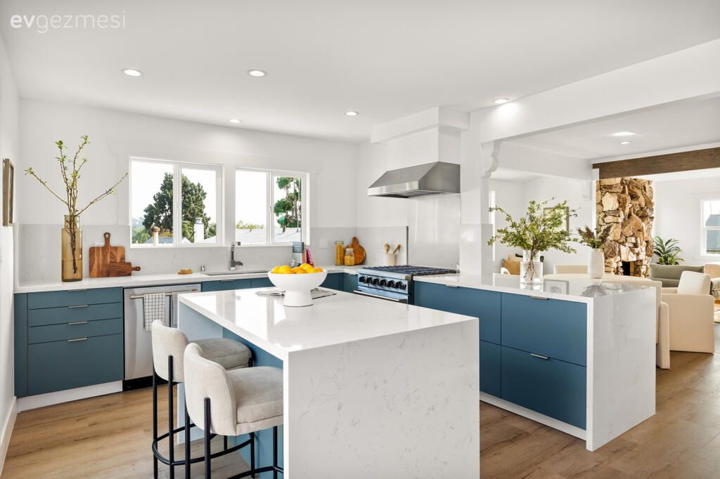 100 M2'lik Bu Mavi Evin İçinde Alkışlanacak Birçok Fikir Var