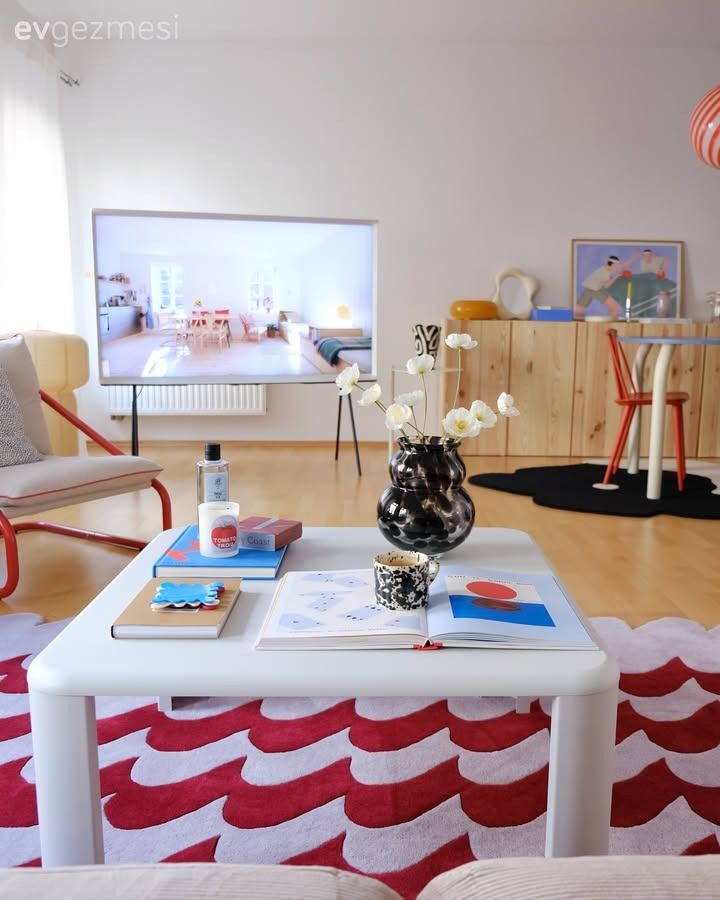 Monoton Renk Paletlerine Meydan Okuyan Neşeli Bir Dekor