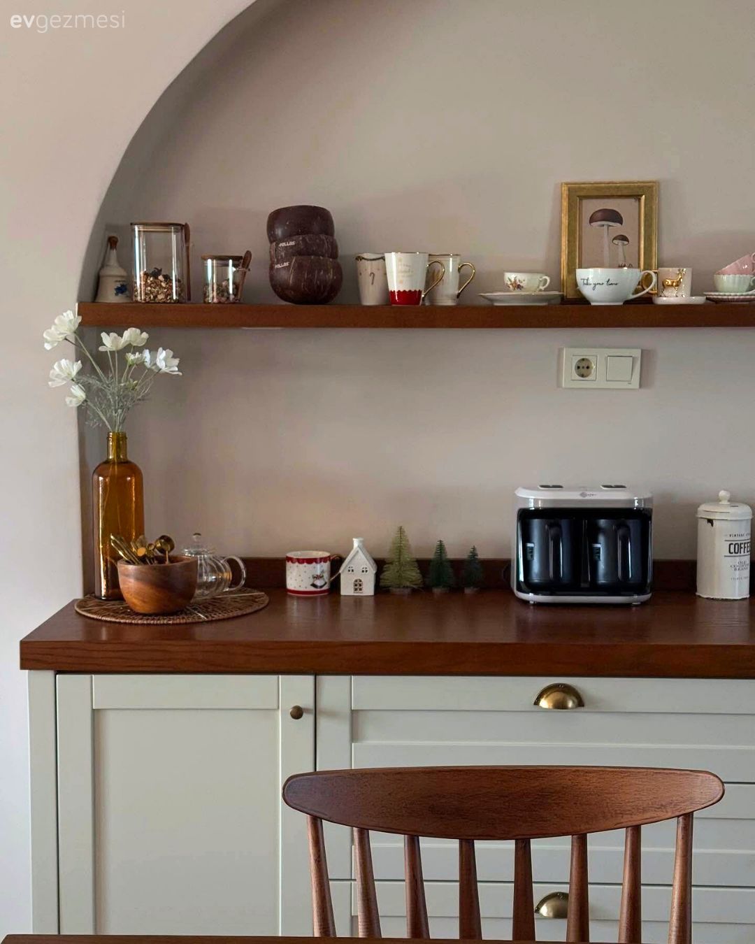 Kahve köşesi, Country, Gri, Bej, Kahverengi, Ahşap Mobilya, Mutfak aksesuarları, Mutfak, Duvar rafı, Duvar dekorasyonu, Mutfak rafı, Parke, Özel yapım dolaplar, Dolap