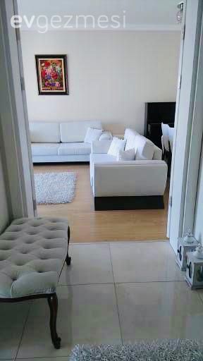 Ev Gezmesi: Sadelikten Keyif Alan Zarif Bir Dekor