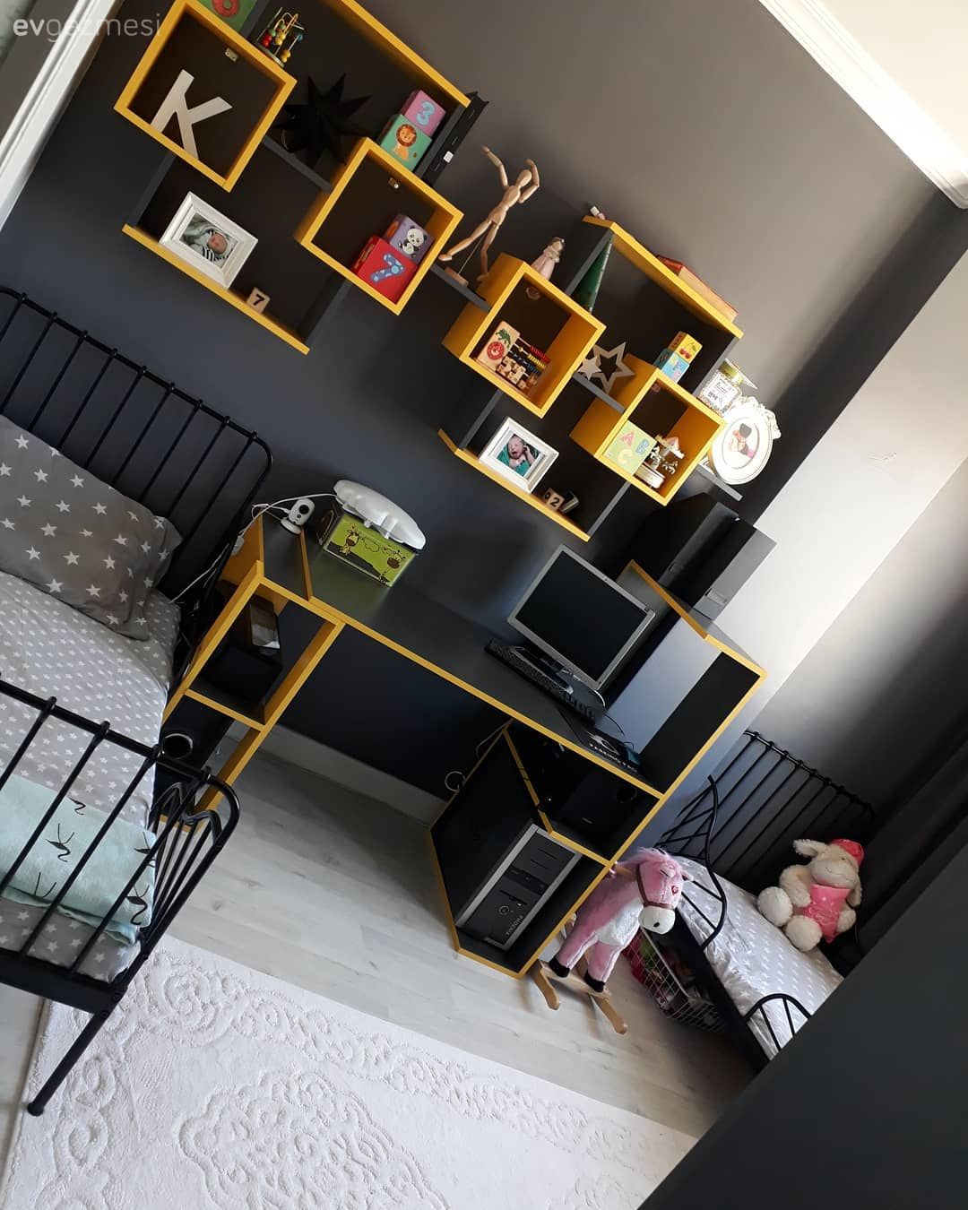 Çocuk Odası, Antrasit  , Ferforje, Kitaplık, Çocuk odası çalışma masası, Halı, Çocuk odası halısı, Sarı