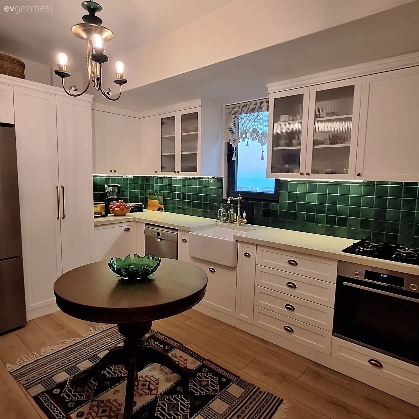 Yeşil Seramikler Bu Mutfağın  Enerjisinde Çok Etkili