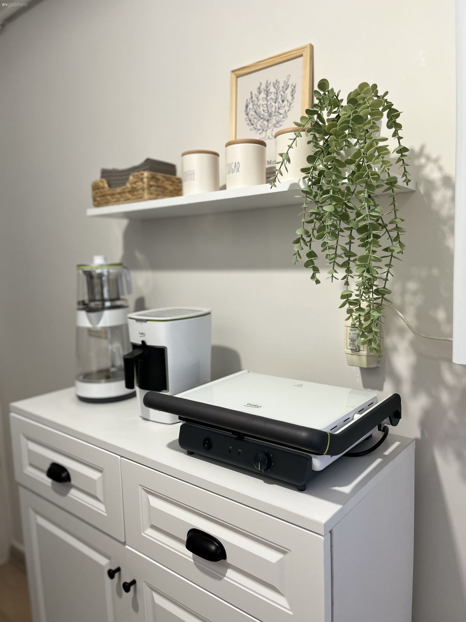 Kahve köşesi, Beyaz, Mutfak rafı, Mutfak