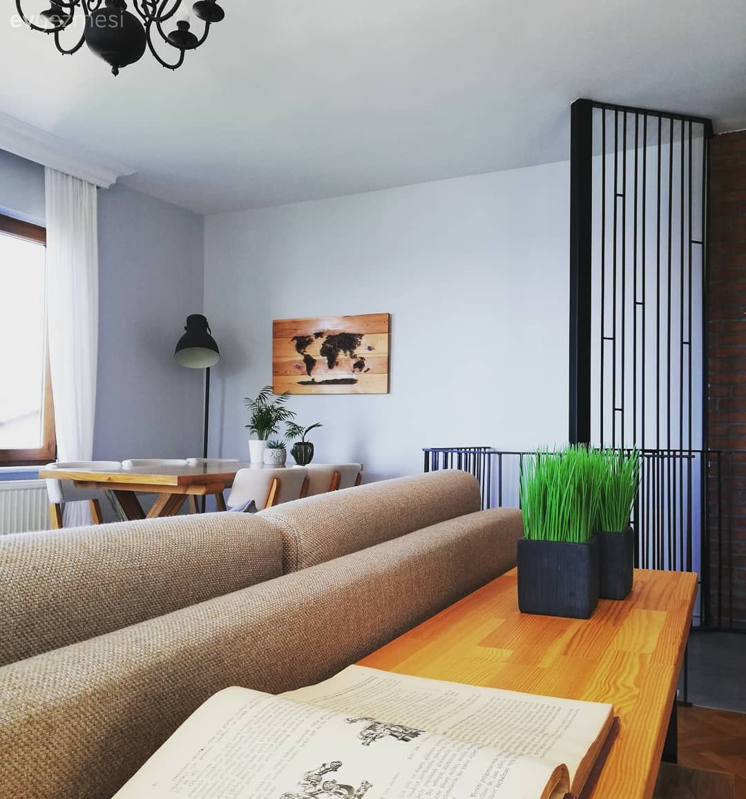 Salon, Beyaz, Kahverengi, Bej, Siyah, Koltuk takımı, Yemek masası, Sandalye, Ahşap Mobilya, Rustik, Avize, Aydınlatma, Salon avizesi, Duvar panosu, Duvar dekorasyonu, Dubleks evler