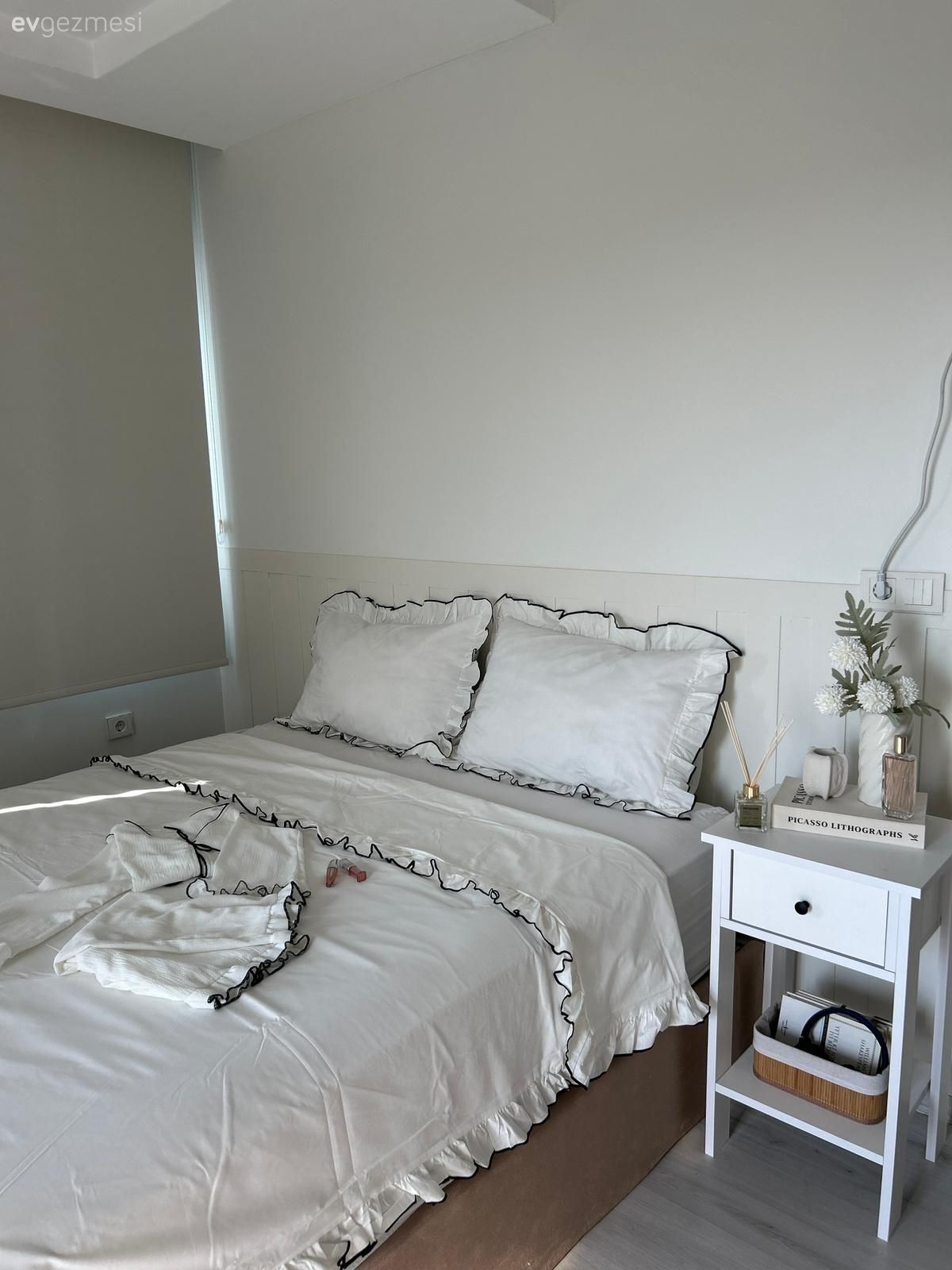 Yatak Odası, Beyaz, Yatak örtüsü, Komodin, Krem, Bej