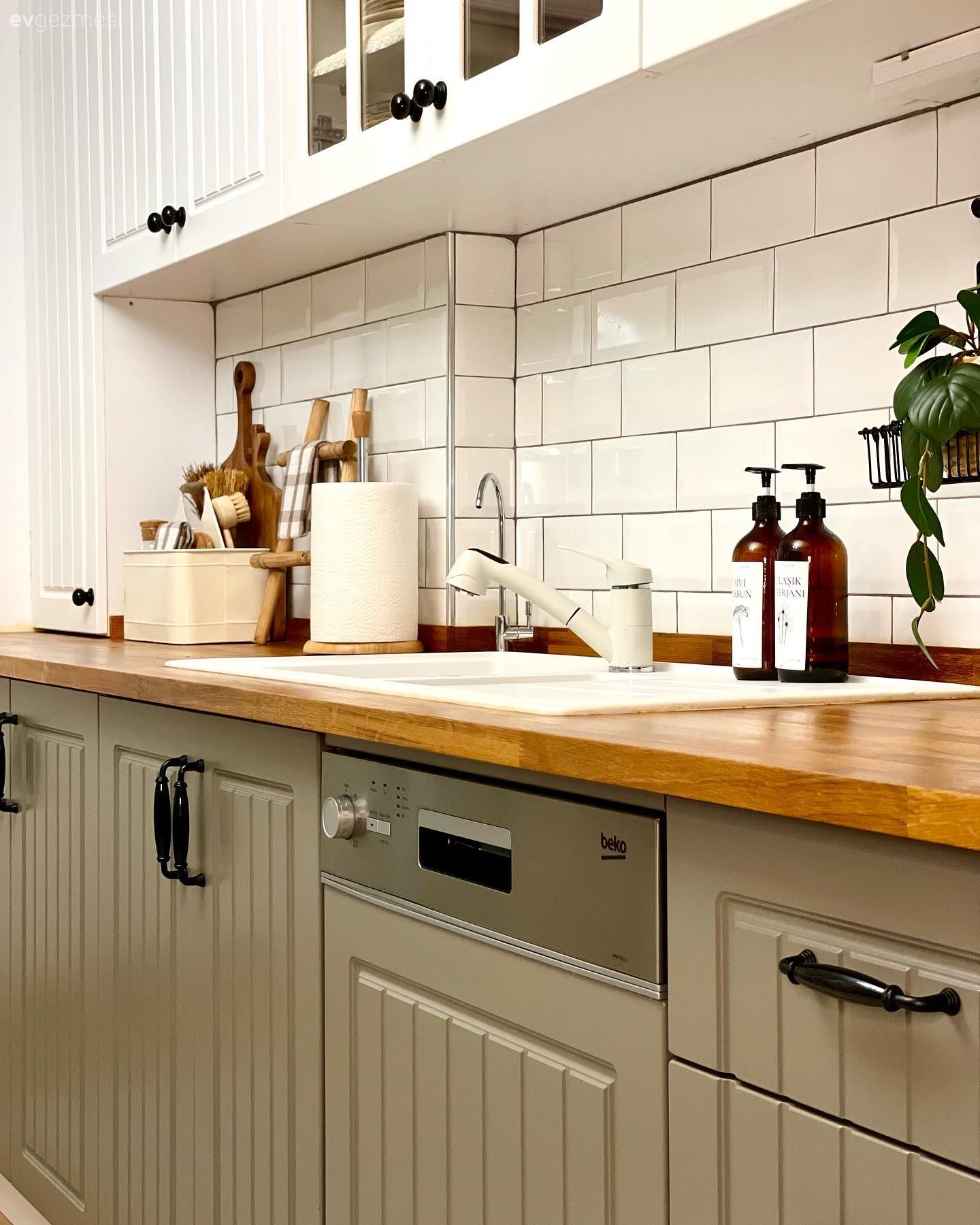 Mutfağın Devamındaki Bu Oturma Bölümü Oldukça Enerjik!