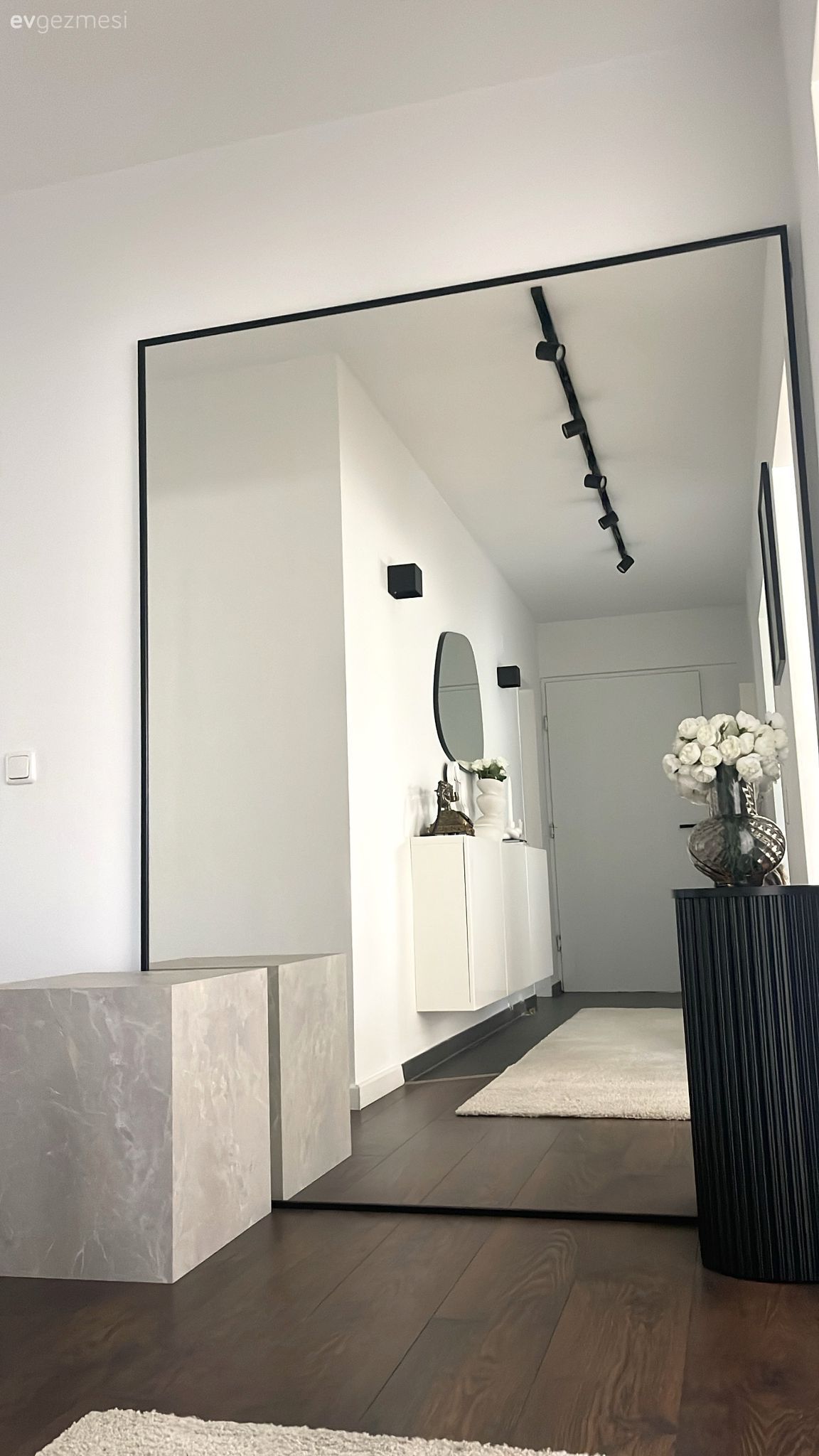 Boy aynası, Ayna, Beyaz, Siyah, Bej, Vazo, Ev Aksesuar, Çiçekler