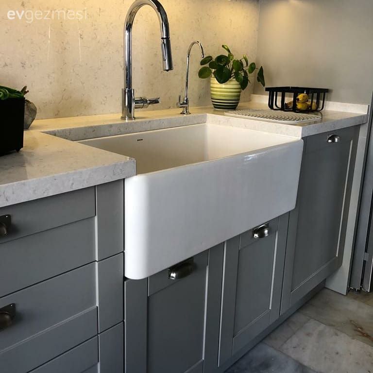 Mutfak, Beyaz, Gri, Shaker kapaklı dolaplar, Mutfak tezgahı, Mutfak tezgah arası, Eviye , Mutfak aksesuarları