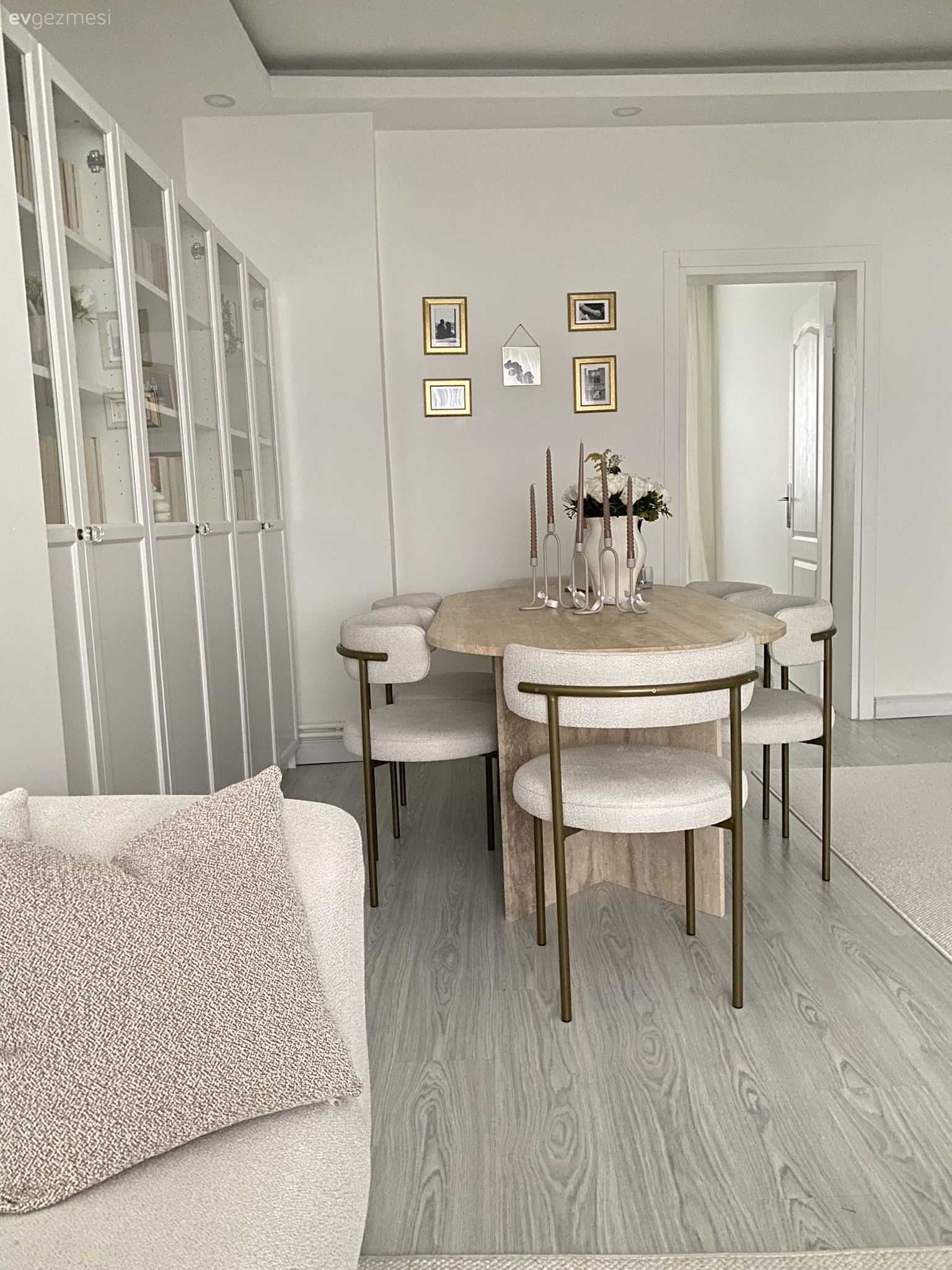 Bu İstanbul Evinde Şıklığın Yolu Beyazdan Geçiyor